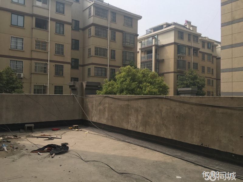 春晖苑一初十一小,繁华商圈,产证满2税低,带平台绿化非常棒!