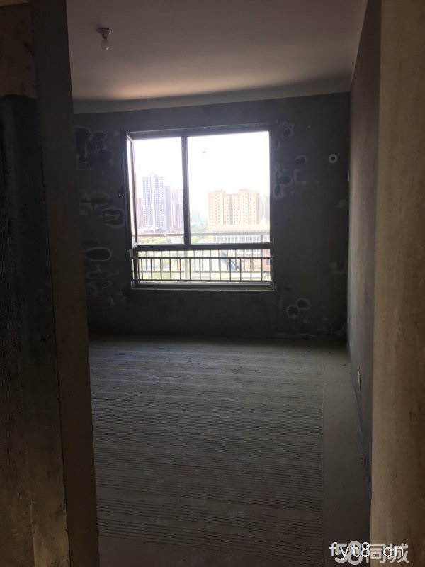 花千树洋房11楼送阁楼118平方有房产证可以按揭产证满两年