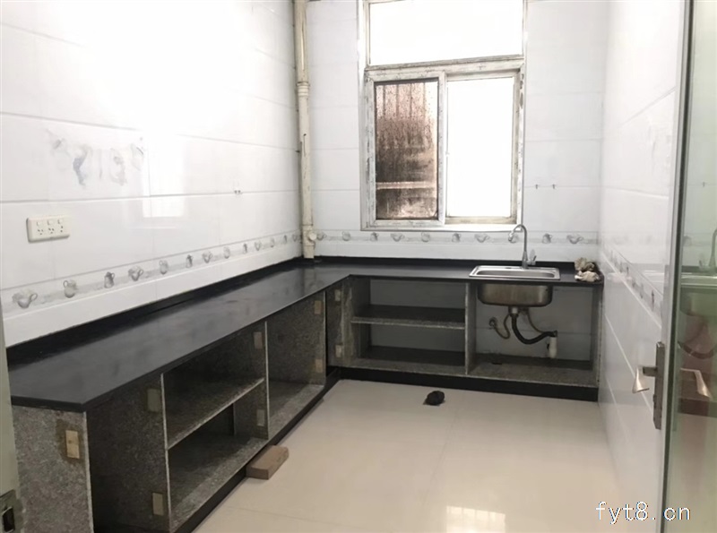 一楼带独立院,大常庄4室2厅1卫48万元,分证满5年